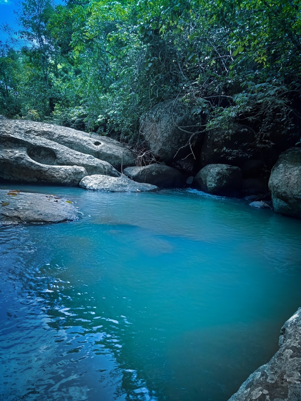 Air Terjun Tiu Tude: Pesona Alam Tersembunyi di Sumbawa
