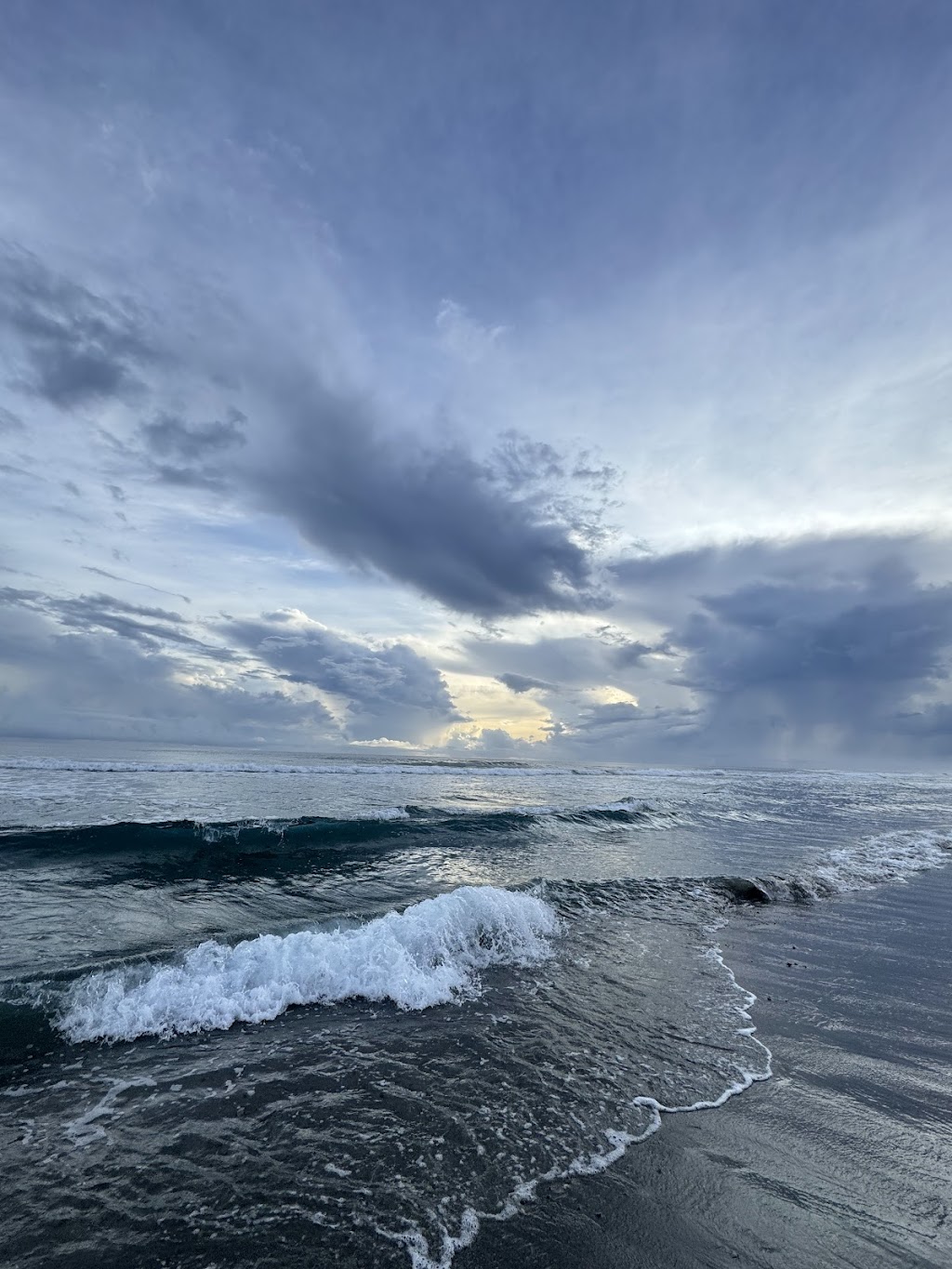 Pesona Pantai Amban: Surga Tersembunyi di Papua Barat
