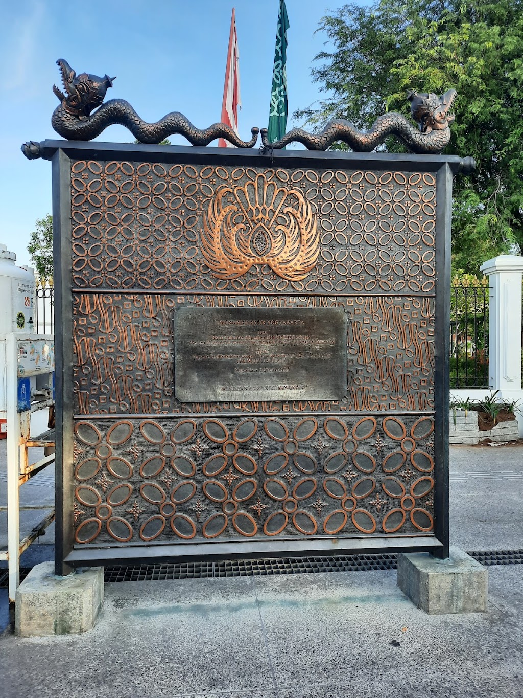 Monumen Batik Yogyakarta: Warisan Seni dan Budaya Jawa