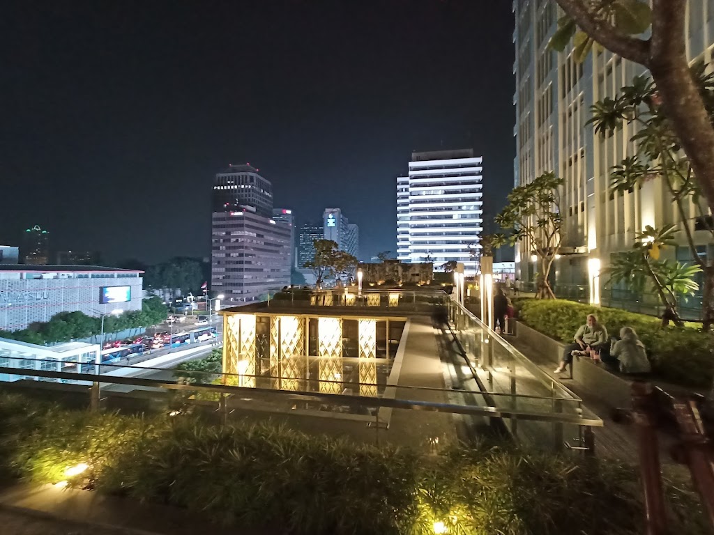 Sky Deck Sarinah: Menikmati Jakarta dari Ketinggian