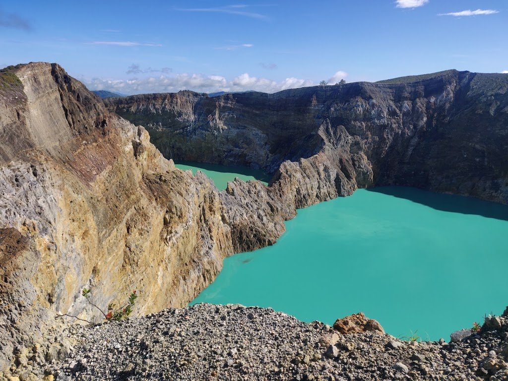 Keindahan Tiga Warna Danau Kelimutu di Nusa Tenggara Timur