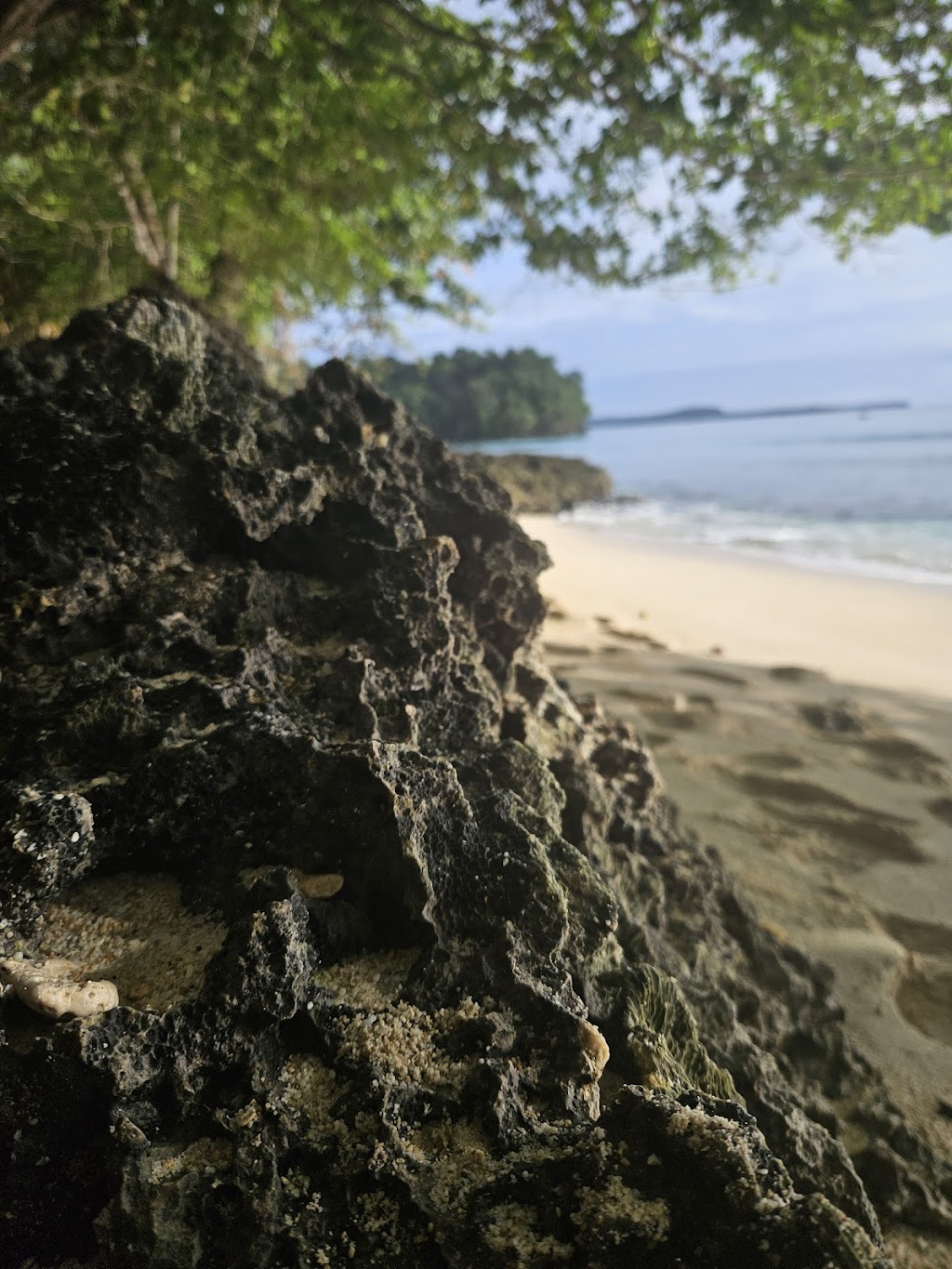 Pesona Pantai Rekreasi Pasir Putih, Halmahera Utara: Surga Tersembunyi di Maluku Utara Pesona Pantai Rekreasi Pasir Putih, Halmahera Utara: Surga Tersembunyi di Maluku Utara