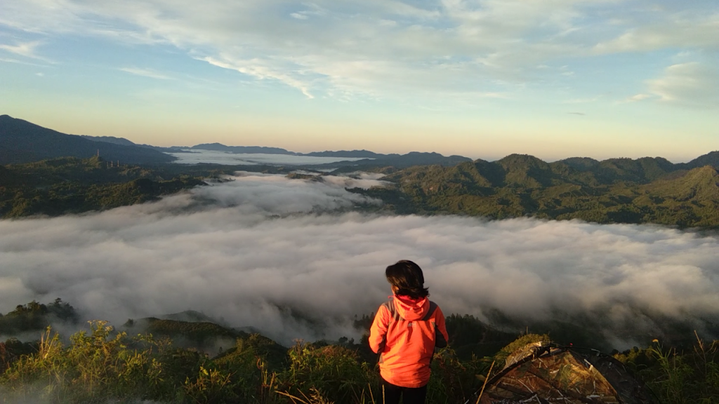 Negeri di Atas Awan: Mengungkap Pesona Buntu Liarra di Mamasa Negeri di Atas Awan: Mengungkap Pesona Buntu Liarra di Mamasa