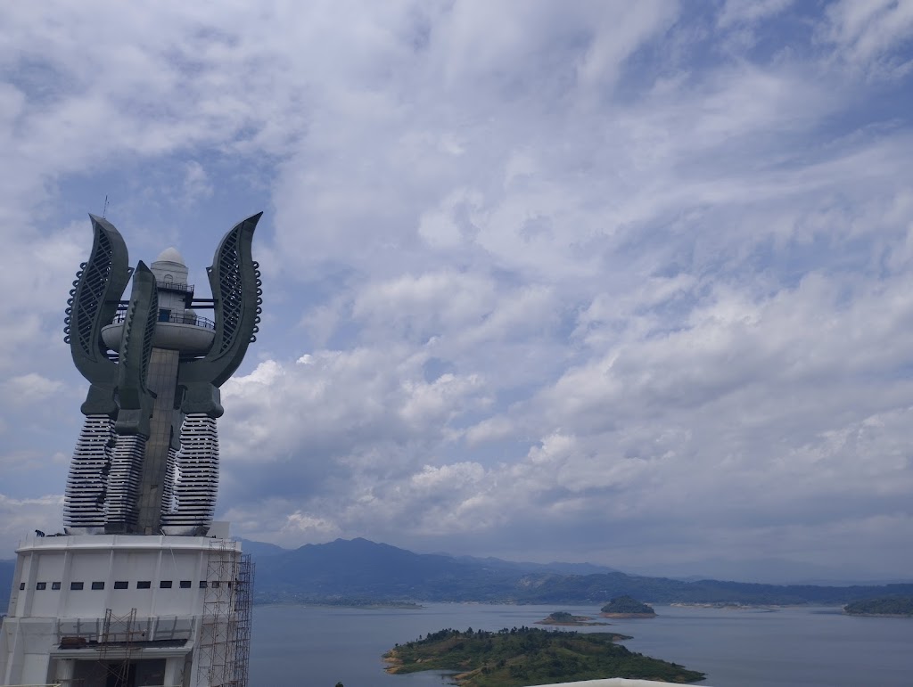 Menikmati Kemegahan Menara Kujang di Sumedang Menikmati Kemegahan Menara Kujang di Sumedang