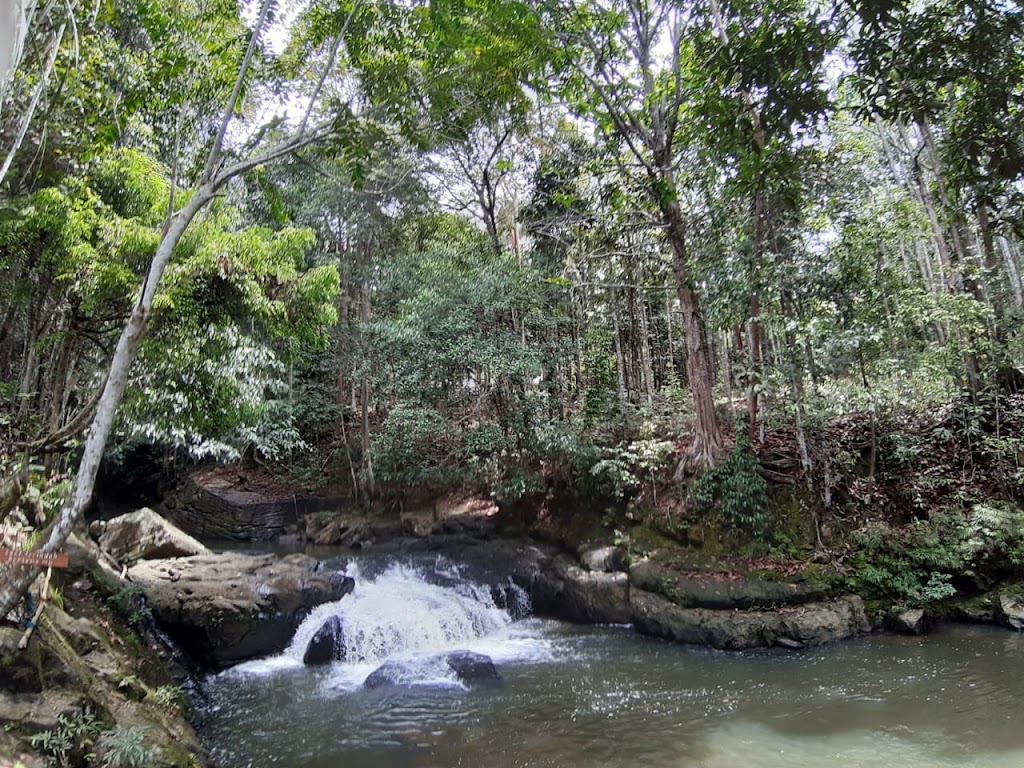 Pesona Air Terjun Sungai Karai di Kalimantan Utara Pesona Air Terjun Sungai Karai di Kalimantan Utara
