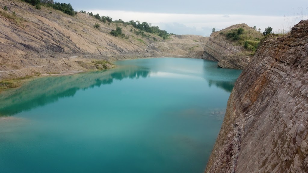 Pesona Danau Biru Paring Tali di Kalimantan Selatan