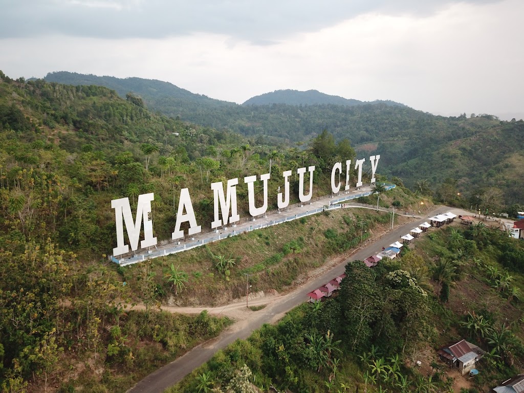 Puncak Mamuju (Kelapa Tujuh): Pesona Alam Tersembunyi di Sulawesi Barat