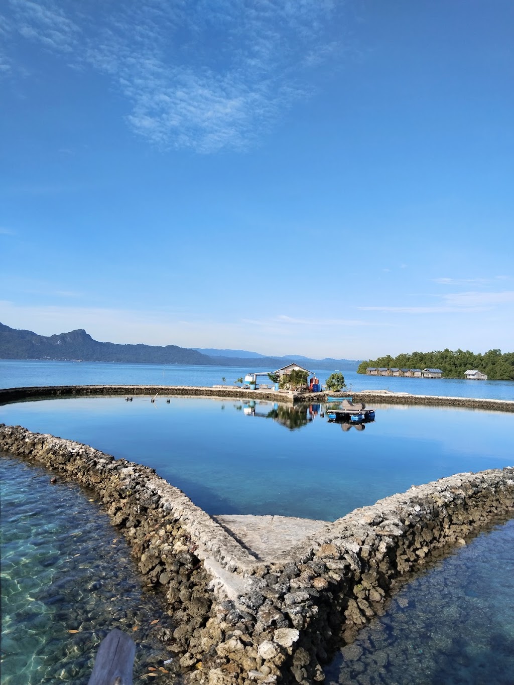 Keramba Cinta: Surga Tersembunyi di Maluku Tengah