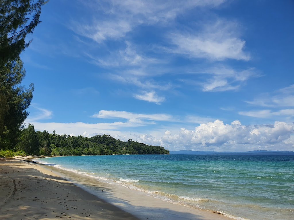 Pesona Pantai Rowor, Teluk Wondama: Surga Tersembunyi di Papua Barat