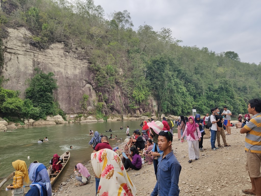 Pesona Alam Lubuk Putih, Sumatera Selatan: Surga Tersembunyi di Muara Enim Pesona Alam Lubuk Putih, Sumatera Selatan: Surga Tersembunyi di Muara Enim