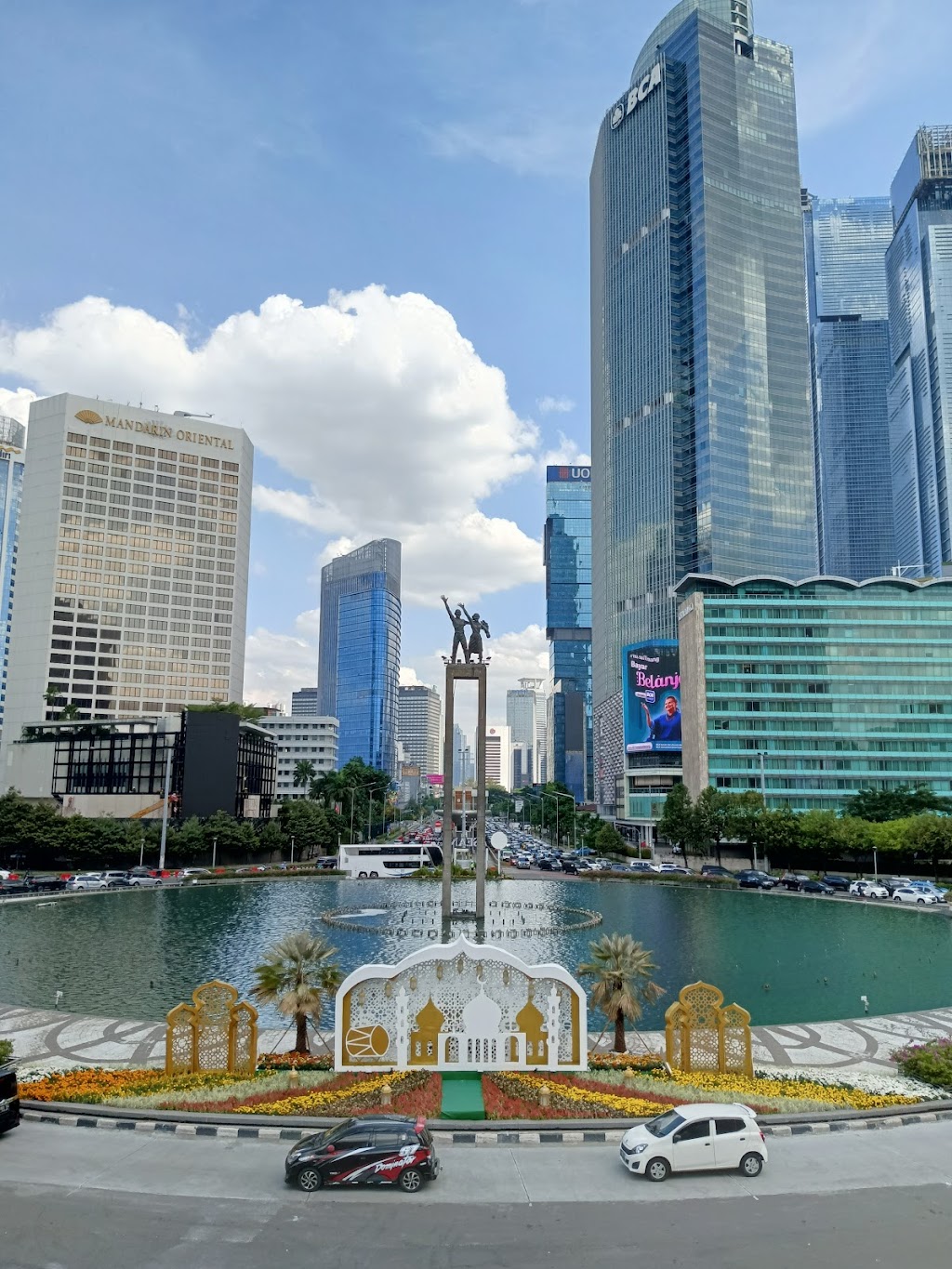 Bundaran HI: Jantung Kota Jakarta yang Memukau Bundaran HI: Jantung Kota Jakarta yang Memukau