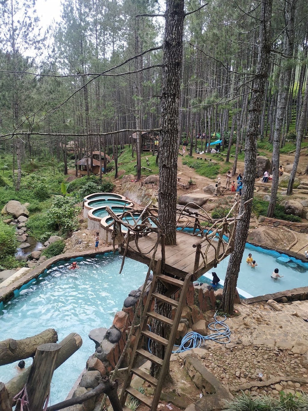 Jelajah Keindahan Alam di Wisata Kampoeng Ciherang, Sumedang Jelajah Keindahan Alam di Wisata Kampoeng Ciherang, Sumedang