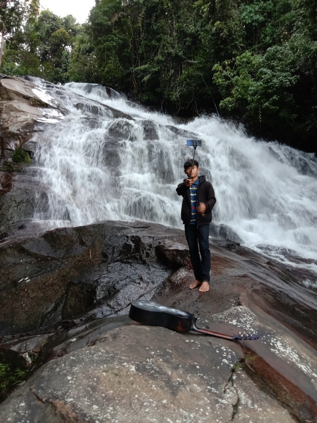 Air Terjun Sirin Punti: Pesona Alam Tersembunyi Kalimantan Barat