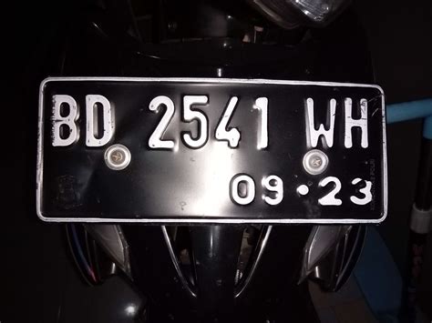 5 Contoh Plat Nomor Mobil Paling Nyeleneh and Bikin Ngakak! 5 Contoh Plat Nomor Mobil Paling Nyeleneh and Bikin Ngakak!