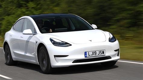 5 Mobil Listrik Tesla yang Harganya Bikin Ngiler! 5 Mobil Listrik Tesla yang Harganya Bikin Ngiler!