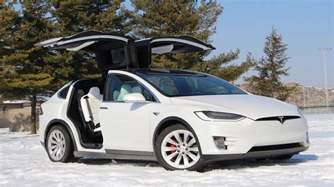 5 Mobil Listrik Tesla yang Harganya Bikin Ngiler! 5 Mobil Listrik Tesla yang Harganya Bikin Ngiler!