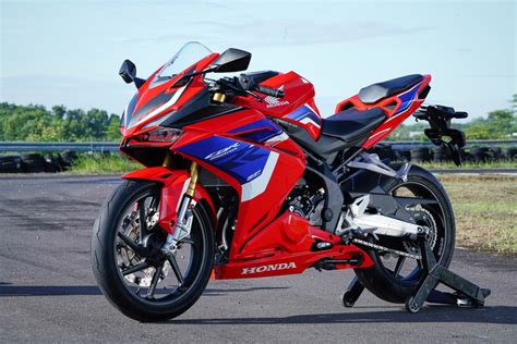 7 Alasan Harga CBR250RR Pantas Lebih Mahal dari Rp 70 Juta! 7 Alasan Harga CBR250RR Pantas Lebih Mahal dari Rp 70 Juta!