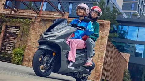 7 Alasan Honda PCX Electric Bakal Bikin Kamu Lupa Motor Bensin! 7 Alasan Honda PCX Electric Bakal Bikin Kamu Lupa Motor Bensin!