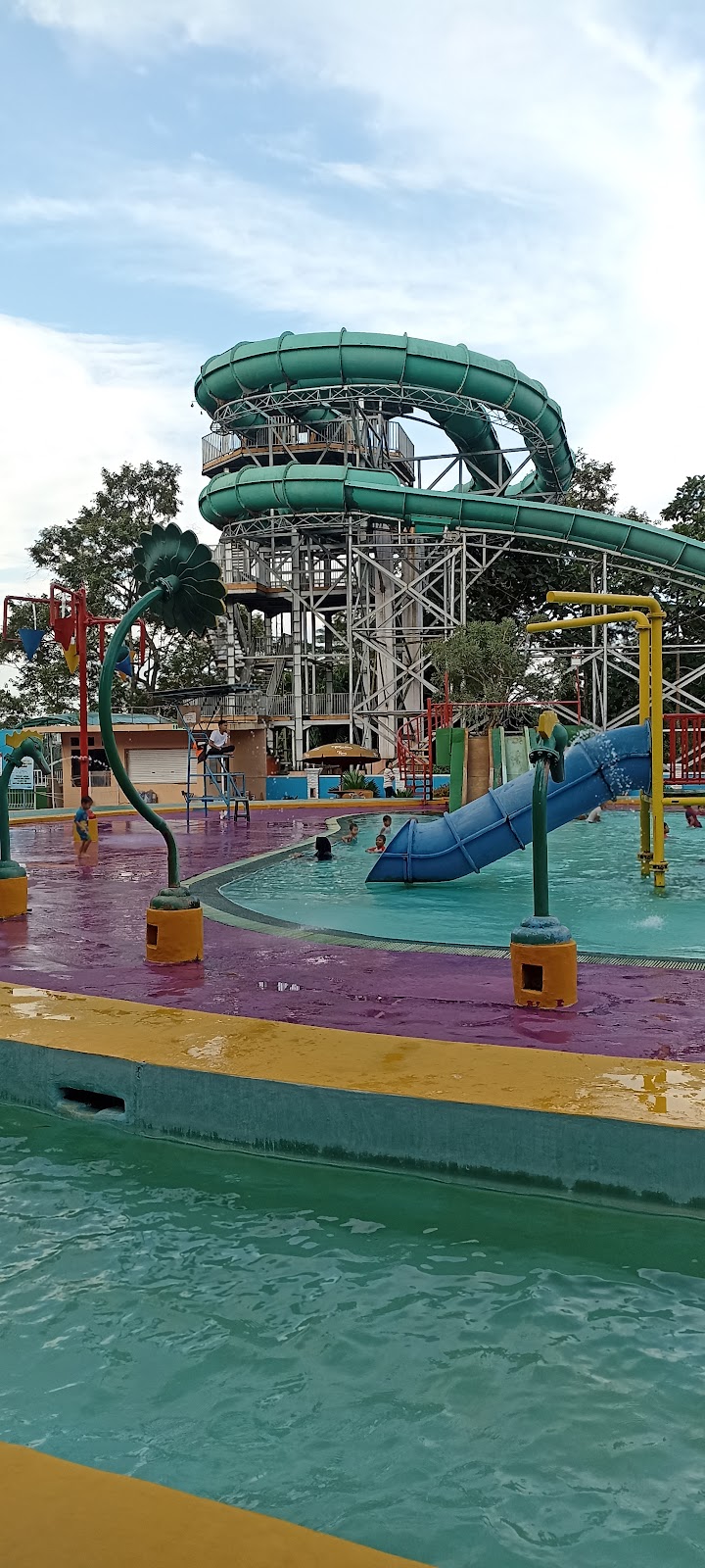 Sejuknya Lembah Hijau: Petualangan Air di Water Park Bandar Lampung