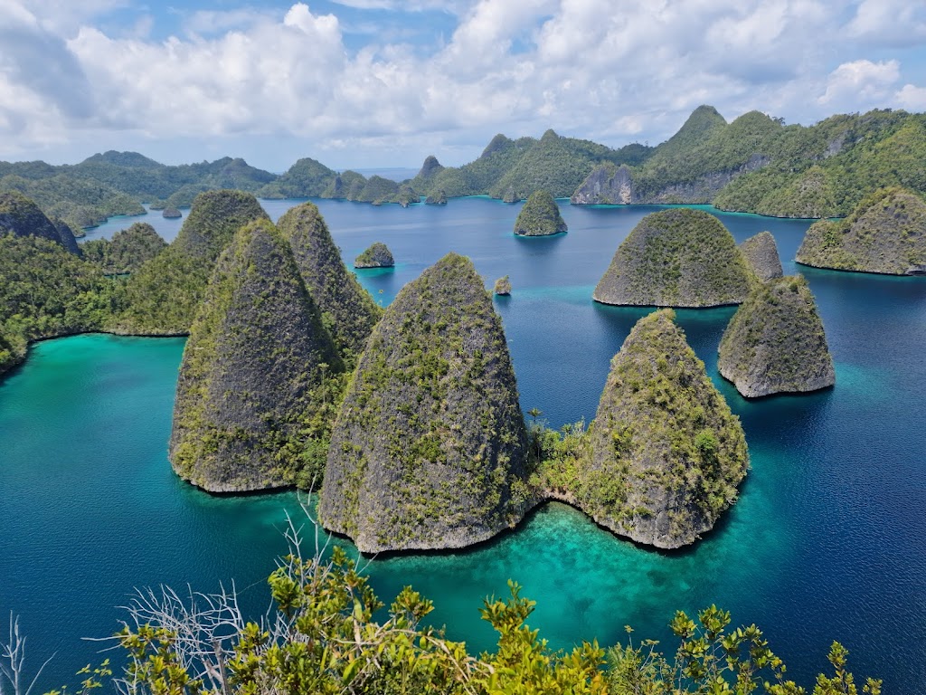 Surga Tersembunyi Wayag: Keindahan Raja Ampat yang Memukau Surga Tersembunyi Wayag: Keindahan Raja Ampat yang Memukau