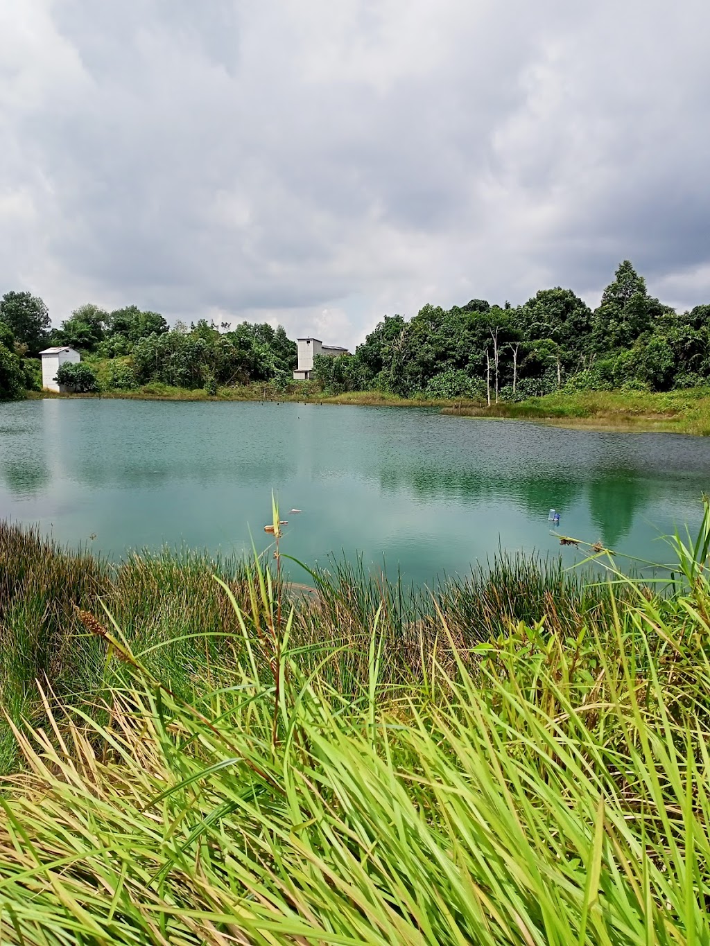 Pesona Danau Cermin Lamaru: Surga Tersembunyi di Balikpapan