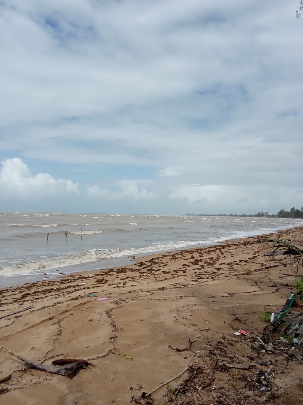 Pantai Sinar Laut: Pesona Tersembunyi di Bangka Tengah