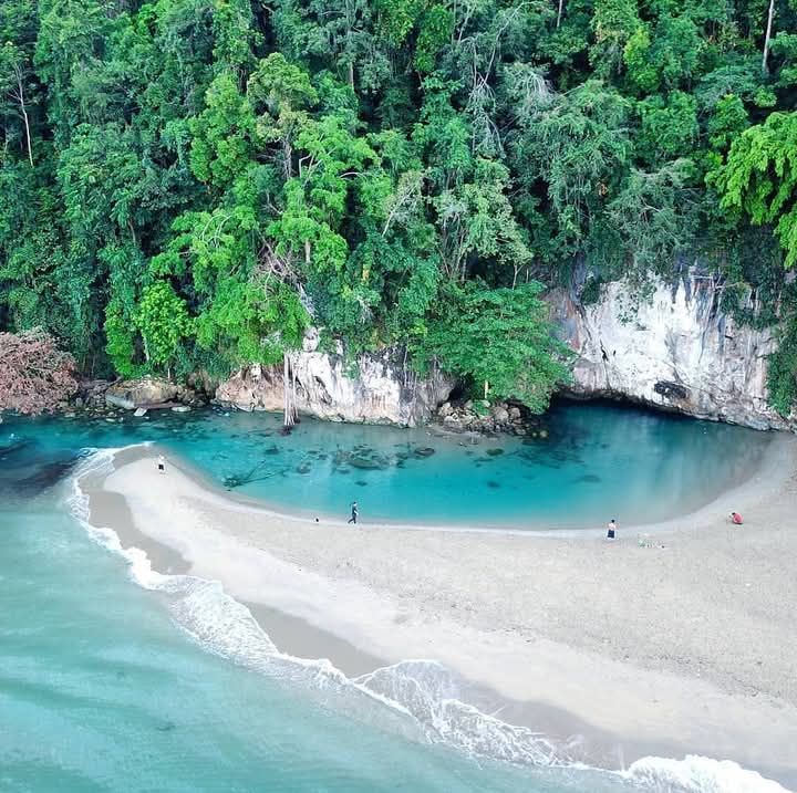 Pesona Pantai Tamborasi: Surga Tersembunyi di Sulawesi Tenggara Pesona Pantai Tamborasi: Surga Tersembunyi di Sulawesi Tenggara