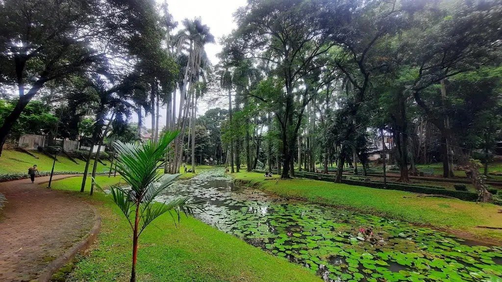 Menikmati Keindahan Taman Langsat di Jakarta Selatan