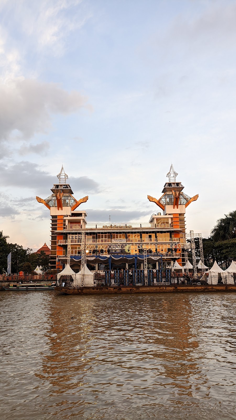 Menikmati Panorama Banjarmasin dari Menara Pandang