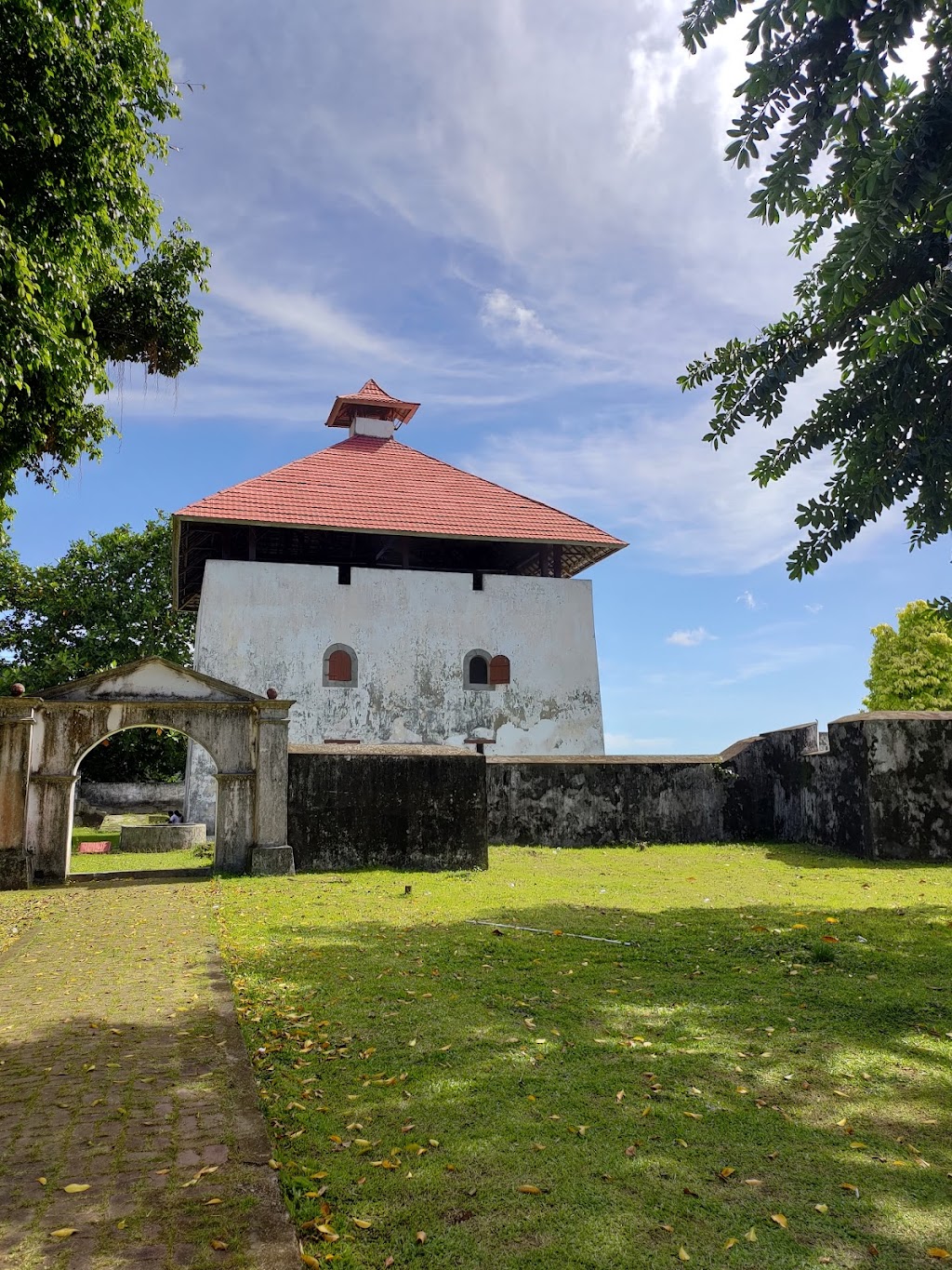 Menelusuri Jejak Sejarah di Benteng Amsterdam, Maluku Menelusuri Jejak Sejarah di Benteng Amsterdam, Maluku