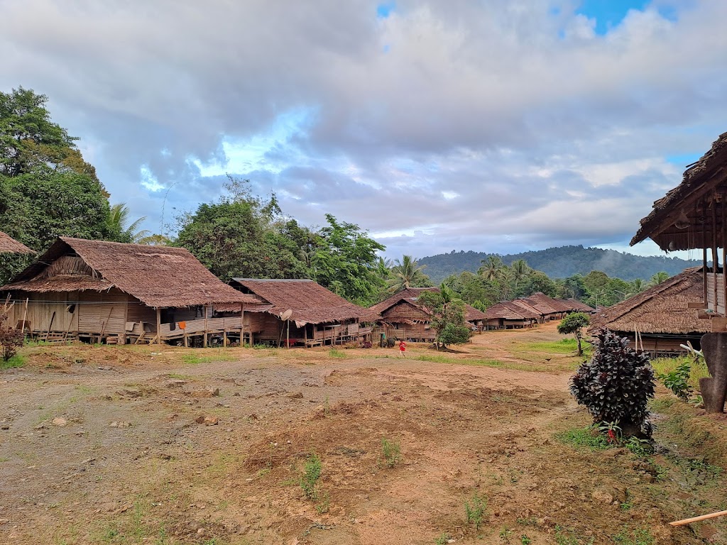 Mengungkap Keindahan Baileo Huaulu di Maluku Tengah Mengungkap Keindahan Baileo Huaulu di Maluku Tengah