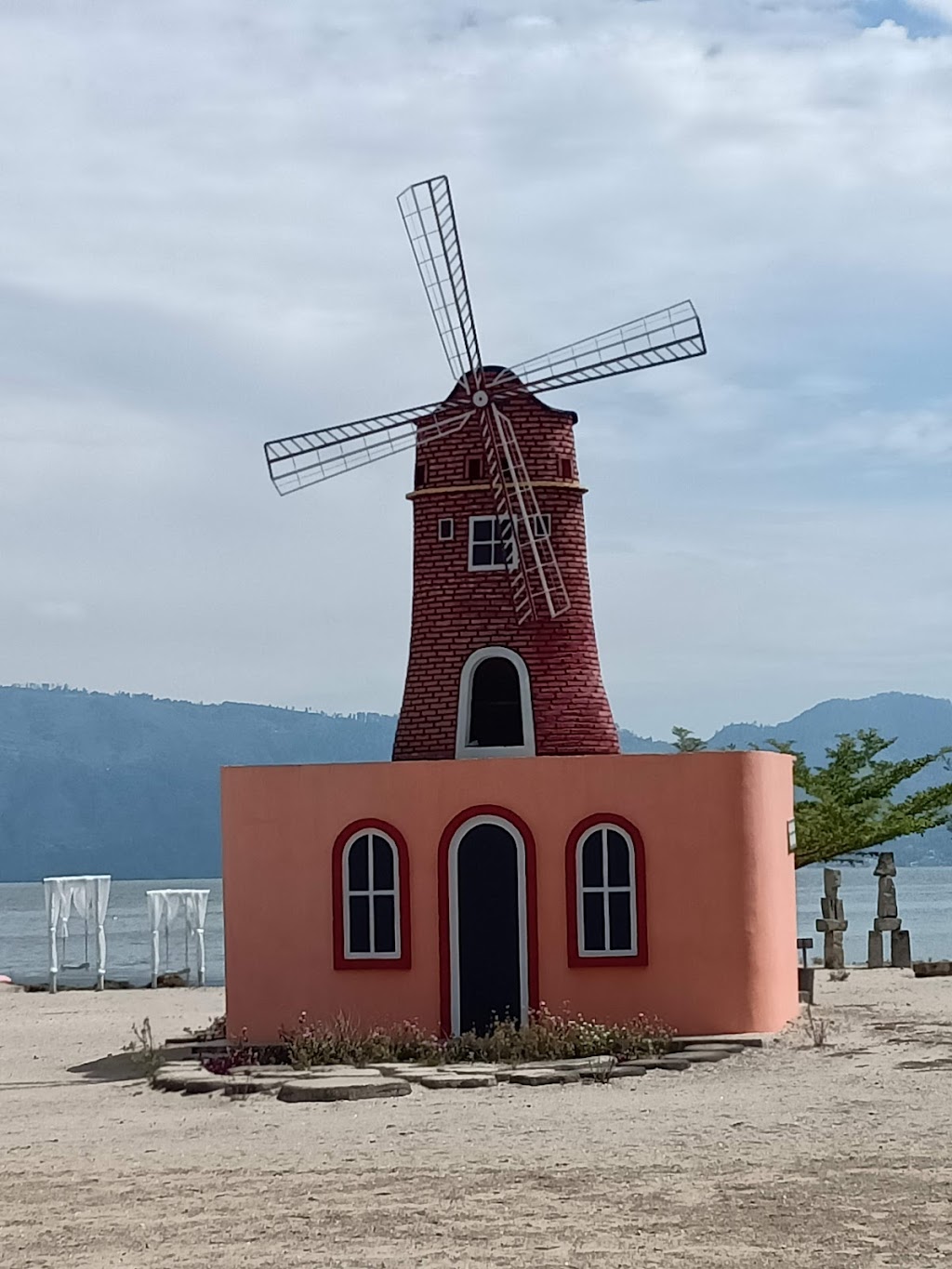 Pesona Pantai Batuhoda, Samosir: Surga Tersembunyi di Danau Toba Pesona Pantai Batuhoda, Samosir: Surga Tersembunyi di Danau Toba
