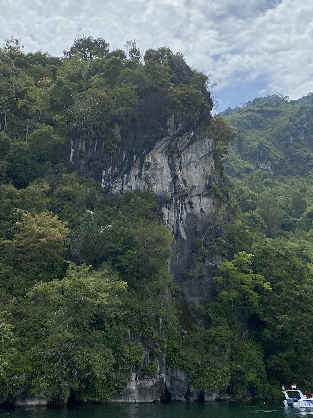 Batu Gantung: Pesona Tersembunyi di Danau Toba Batu Gantung: Pesona Tersembunyi di Danau Toba