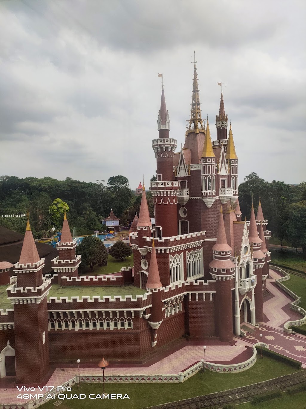 Taman Mini Indonesia Indah: Eksplorasi Budaya Indonesia dalam Satu Lokasi Taman Mini Indonesia Indah: Eksplorasi Budaya Indonesia dalam Satu Lokasi