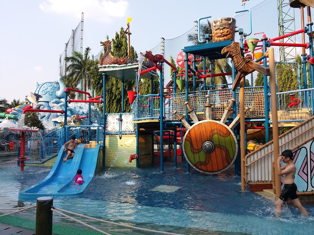 Segarnya Bermain Air di Pondok Indah Water Park, Jakarta!