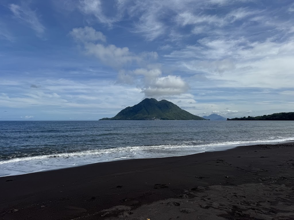 Pantai Tolire: Pesona Pantai Ternate yang Menawan