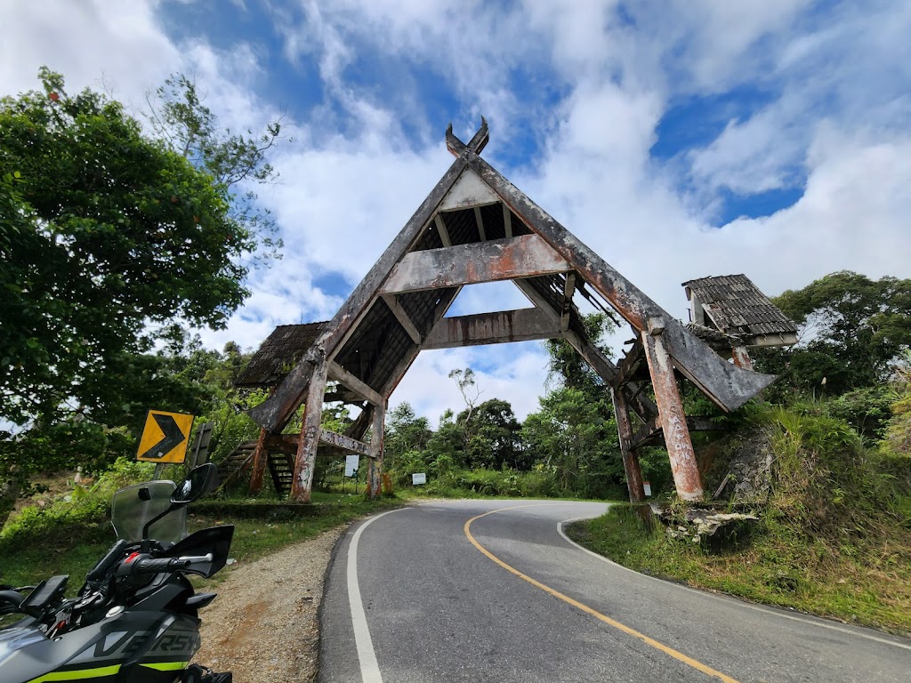 Menyaksikan Batas Dua Sulawesi: Petualangan di Tugu Batas Provinsi Sulawesi Selatan – Sulawesi Tengah