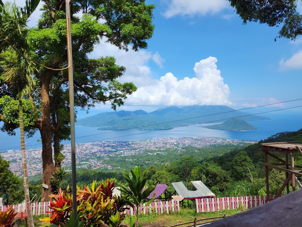 Menikmati Pesona Taman Love di Ternate, Maluku Utara