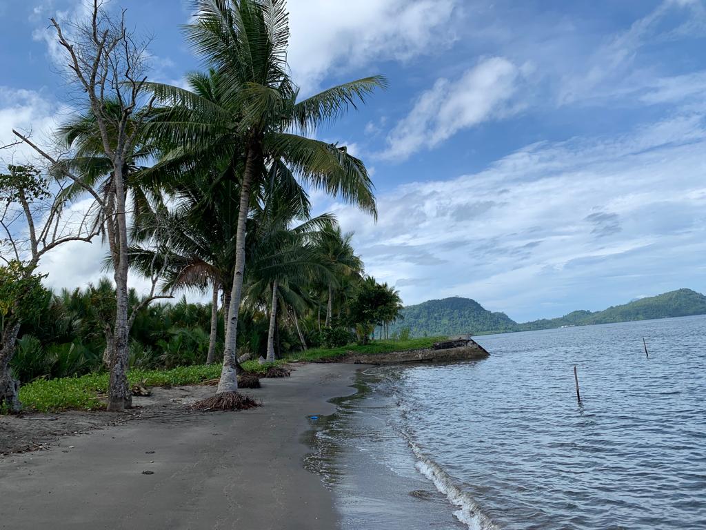Pesona Pantai Tuada: Surga Tersembunyi di Halmahera Barat