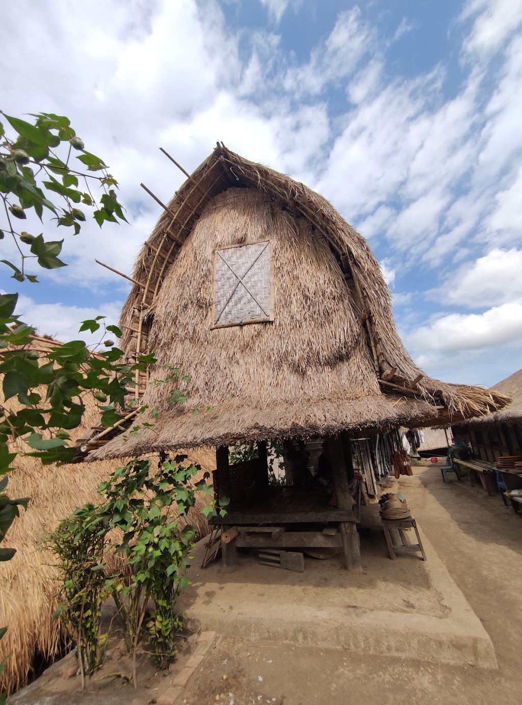Menjelajah Desa Sade, Lombok: Tradisi Sasak yang Memukau Menjelajah Desa Sade, Lombok: Tradisi Sasak yang Memukau
